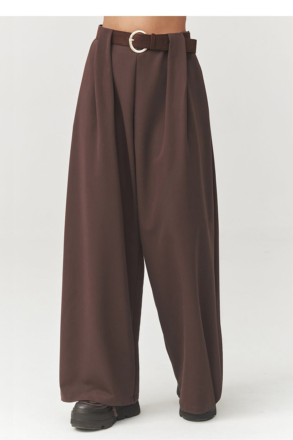  Women trousers model 223363 Makadamia 
