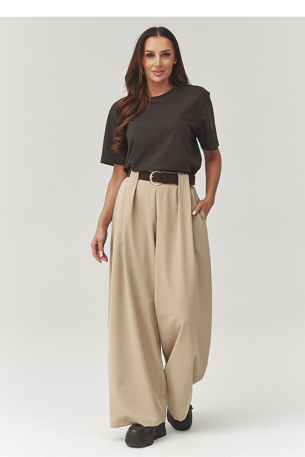  Women trousers model 223365 Makadamia 
